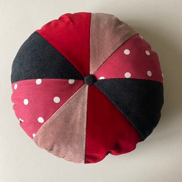 Small patchwork pie Velvet round cushion