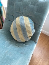 Load image into Gallery viewer, Diagonal stripe Large velvet round cushion
